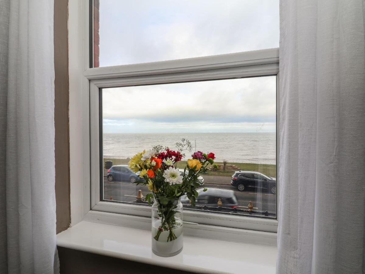 Ty Canol Rhyl Extérieur photo